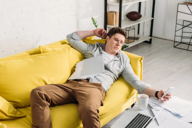 Breaking the Cycle: How Procrastination Affects Your Health 